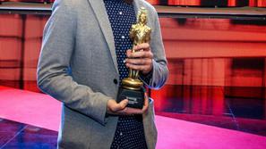 Viktorji, Nik Škrlec