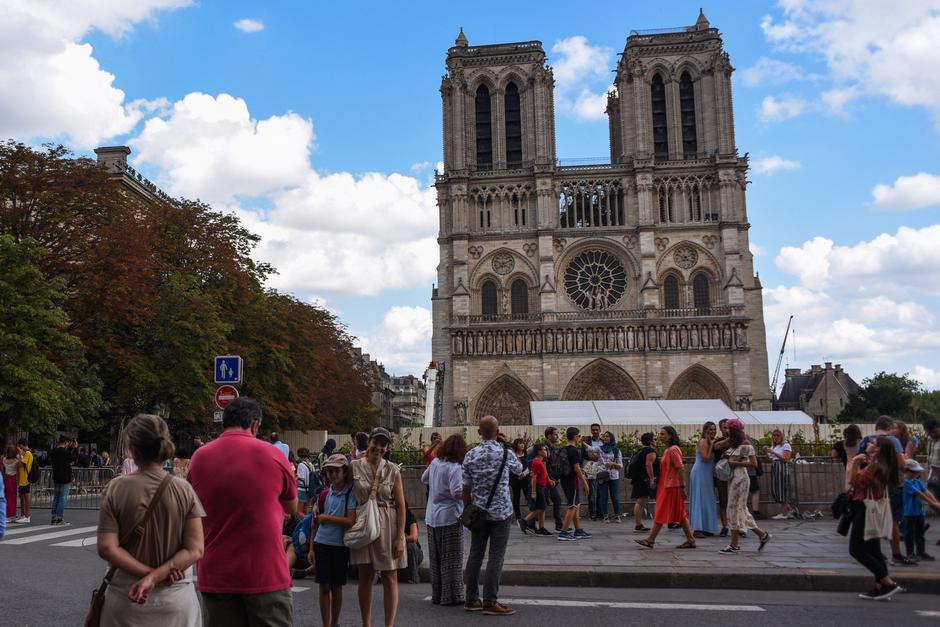 Čiščenje okolice Notre-Dame | Avtor: Profimedia