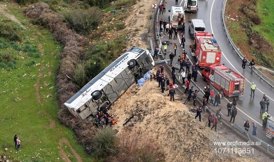 Tragedija: umrlo osem ljudi, številni se borijo za življenje