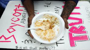 Okupirajno Wall Street.