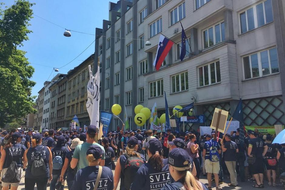 Protest pred vlado | Avtor: Anže Petkovšek