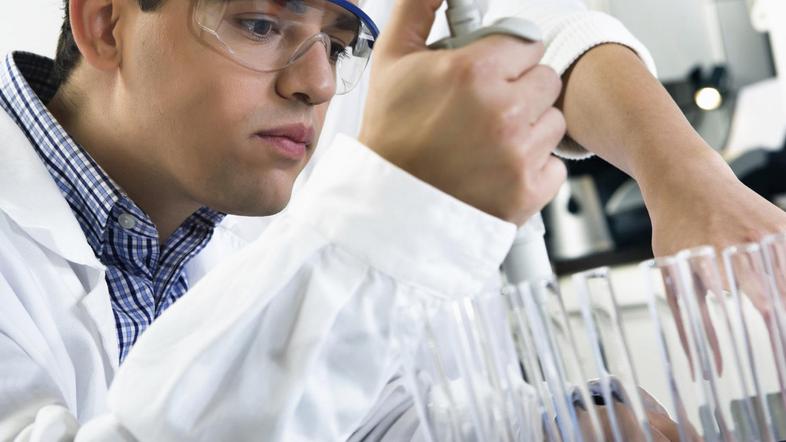 Zagotovila, da so bili vzorci res uničeni, delavci, ki so bili v stiku z njimi, 