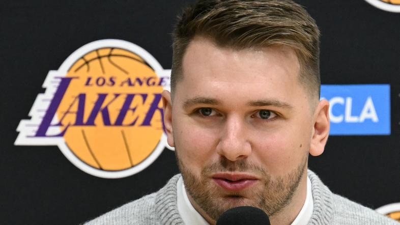 Luka Dončić, predstavitvena novinarska konferenca v Los Angelesu