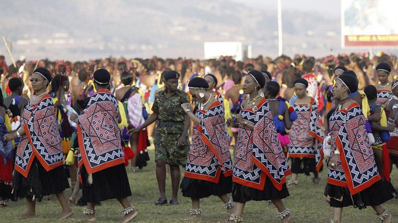 Nekatere izmed 14 kraljevih žen. (Foto: Reuters)