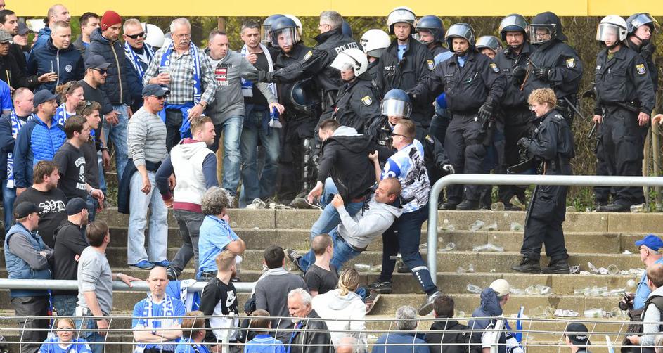 Darmstadt Eintracht Frankfurt navijači policija aretacije