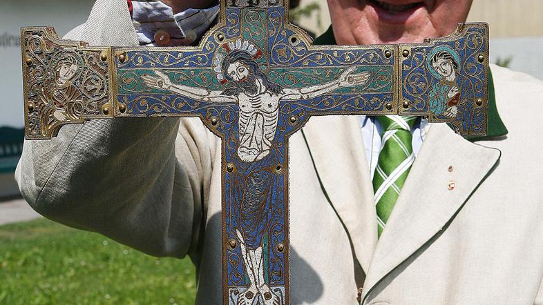 Usoda križa je še nejasna.