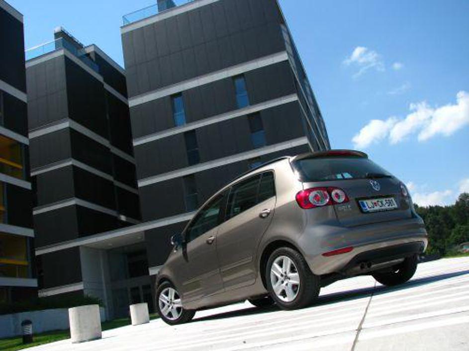 Plus druge generacije v nobenem pogledu posebej ne izstopa, ponuja pa zelo velik