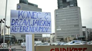 Protestni shod proti referendumu