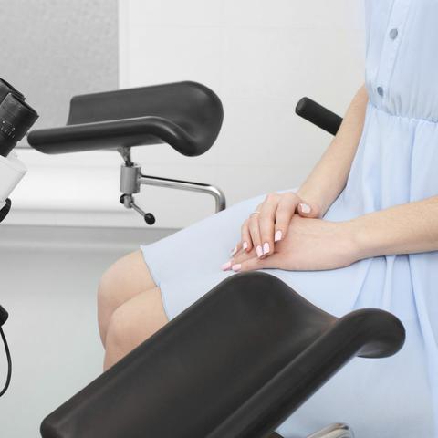 ginekolog, pregled, ginekološki pregled, ženska, rak materničnega vratu,