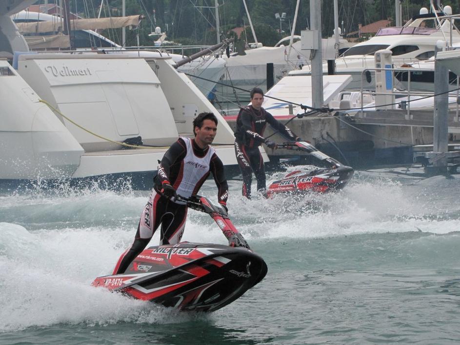 Skuterji na Internautici