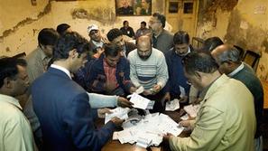 Ponedeljkove volitve v Pakistanu so prinesle zmago opozicijski ljudski stranki i