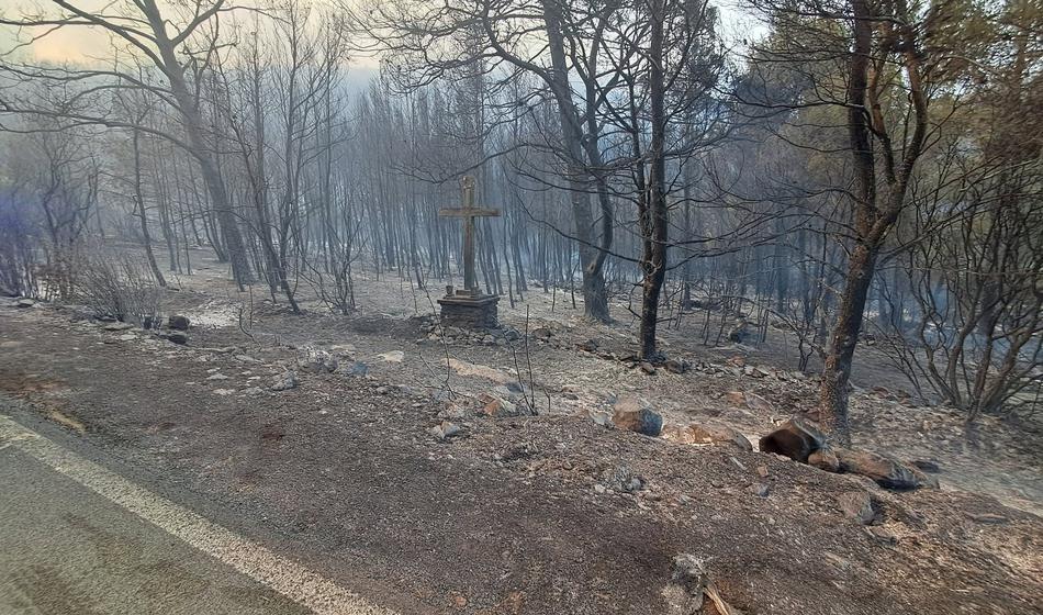 Pogorel velik del Korčule, zdaj požar divja še na enem otoku