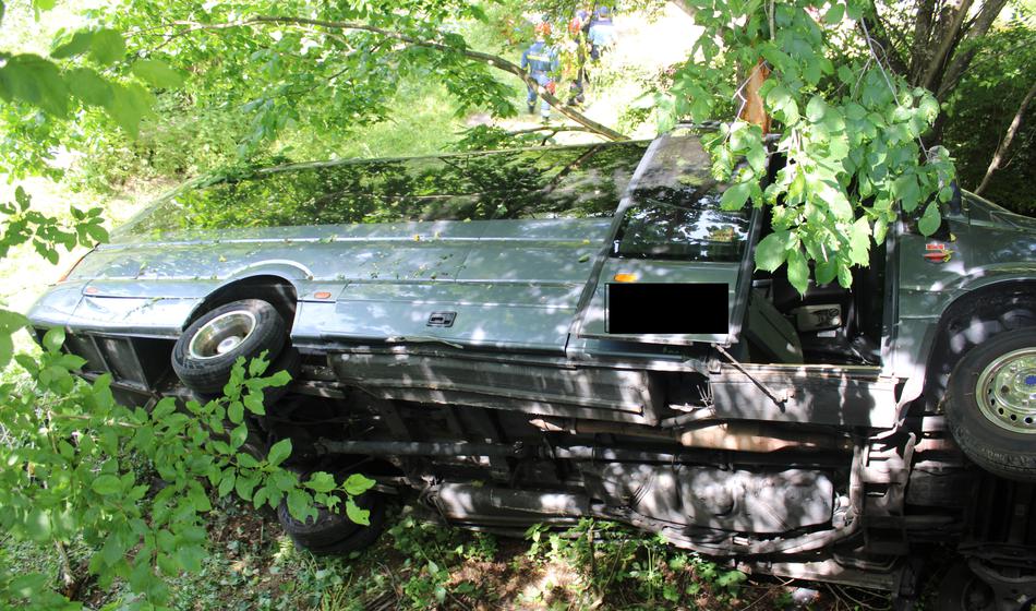Policija sporočila, kako je s Turki, ki so se prevrnili pri Predjami