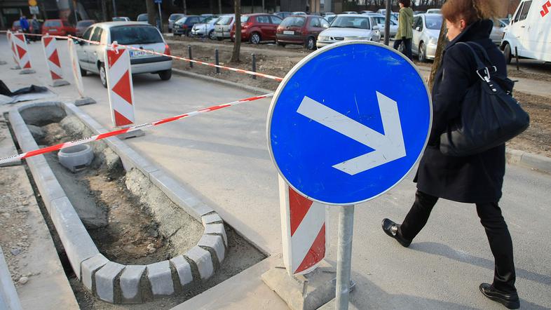 Zadnjo zapornico v BS3 na Reboljevi ulici že postavljajo, kdaj bo začela delovat