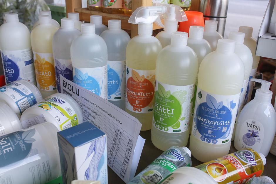 nakupujmo skupaj | Avtor: Saša Despot