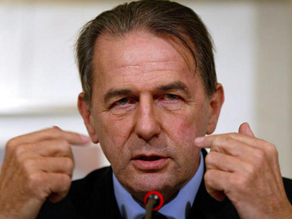 MOK (na sliki predsednik Jacques Rogge) smučarkam skakalkam ne dovoli nastopa na | Avtor: Žurnal24 main