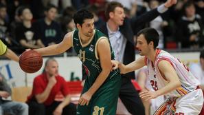 Sašo Ožbolt in soigralci so v le nekaj dneh izgubili dve zaporedni tekmi. (Foto: