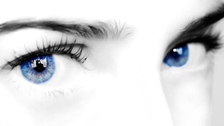 Čeprav lahko s kozmetičnimi pripomočki in z negami v kozmetičnih salonih poskrbi