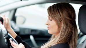 Mobilnik med vožnjo