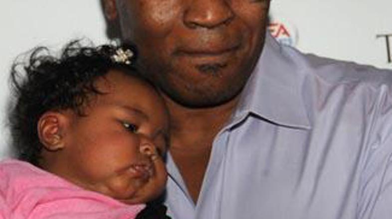 Tysonova najmlajša hči se v bolnišnici bori za življenje.