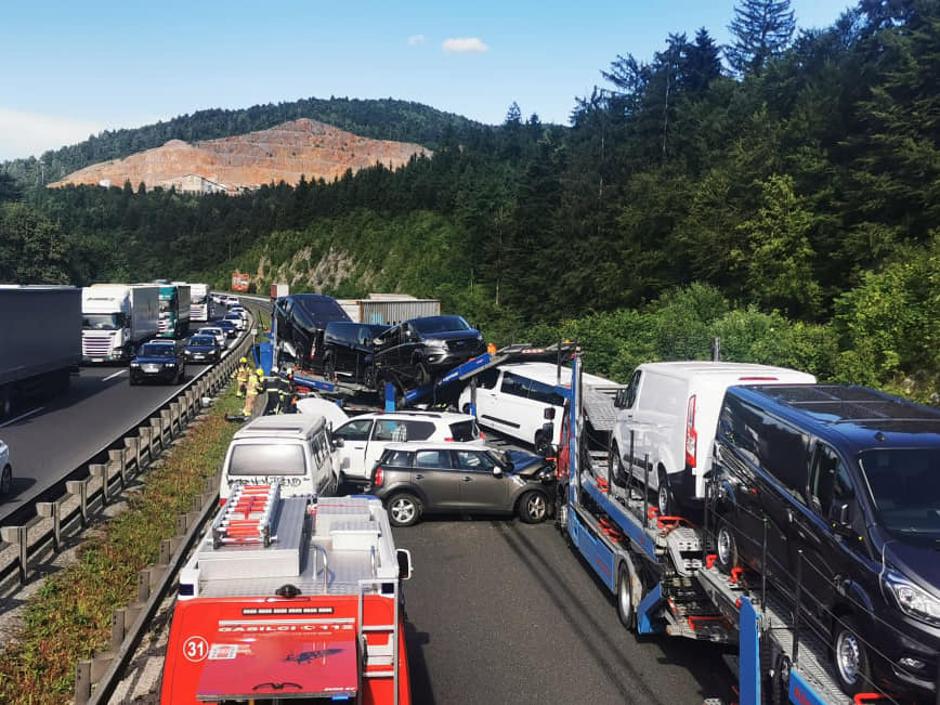 Verižno trčenje na primorki | Avtor: PGD DOLNJI LOGATEC