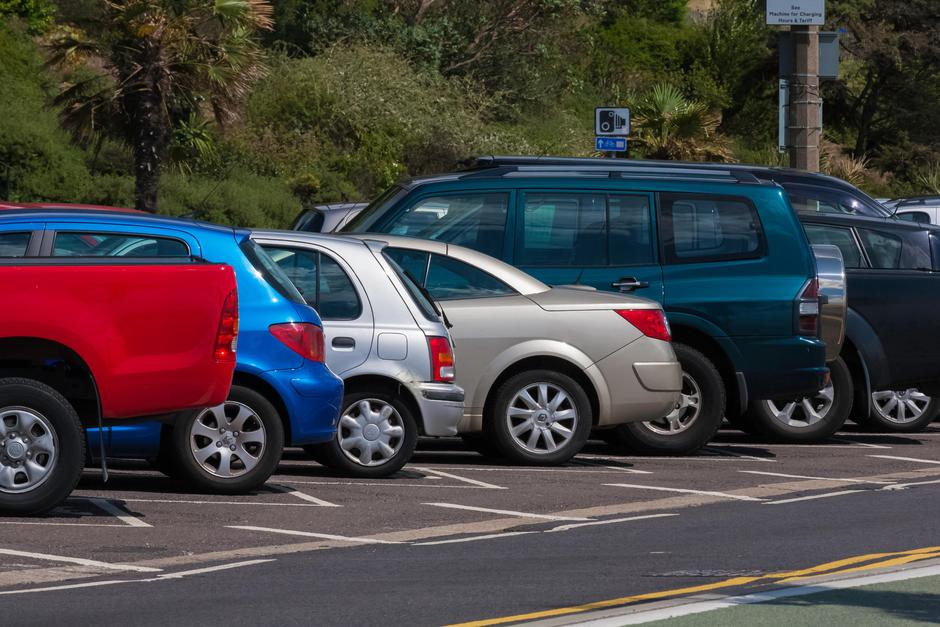 Parkirani avtomobili | Avtor: Profimedia