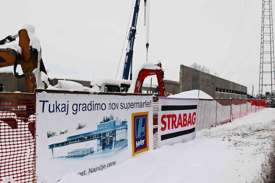 Ljubljana 15.01.2013 gradbisce Hofer ob ulici Jozeta Jame v Ljubljani; foto:Sasa