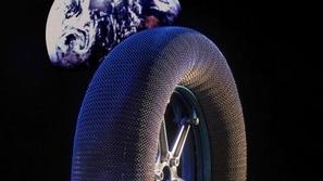 Goodyear in NASA sta izumila pnevmatiko brez zraka, primerno za transport veliki