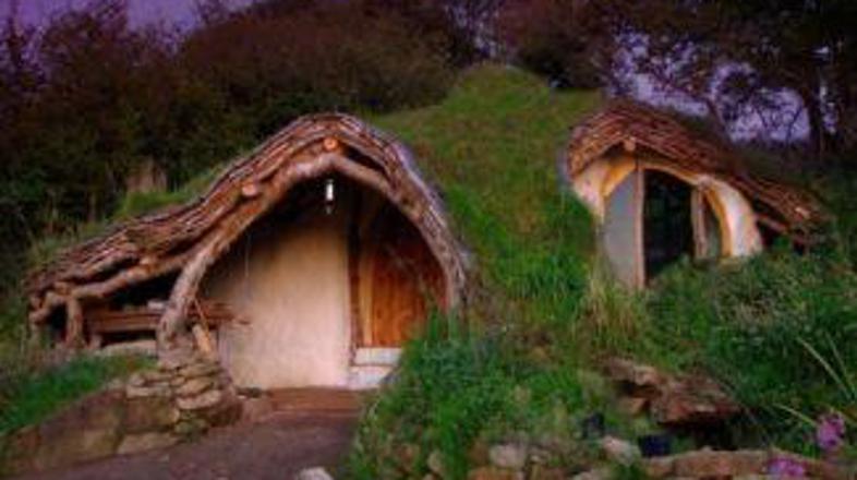 Dale pravi, da se gradnje podobne hiške lahko loti skoraj vsak.