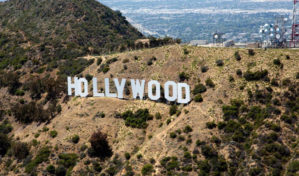 Jonathan Bailey razglašen za najbolj seksi moškega leta 2025 po izboru revije People