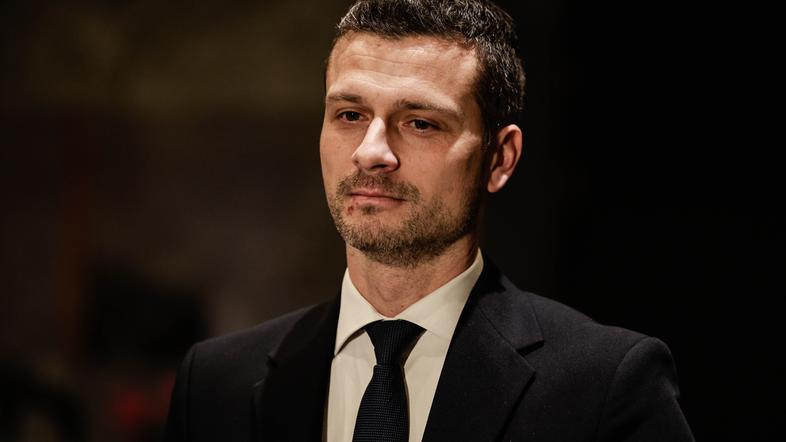 interpelacija Boštjan Poklukar, Jani Prednik