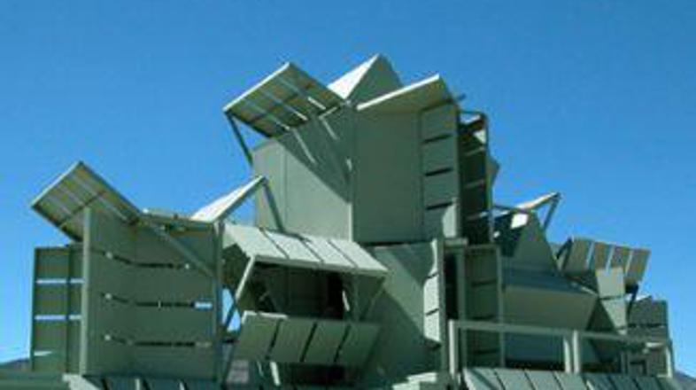 Ena izmed hiš, ki se "levijo".