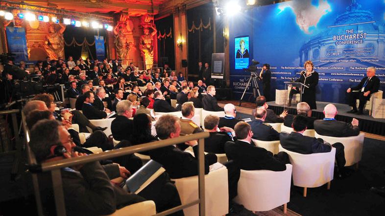 Voditelji tokrat napovedujejo pravi vrh z veliko pogovori saj še vedno ni rešeno