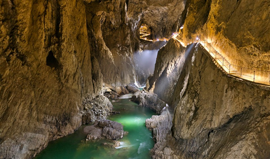 Tragedija: V Škocjanskih jamah naj bi umrla oseba