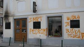 cafe open, geji, gay, lokal, grafiti