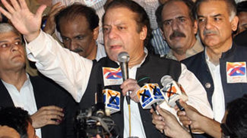 Neformalni drugi mož pakistanske vlade Navaz Šarif je napovedal izstop svoje str