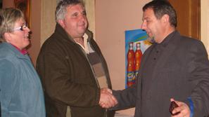 Janez Kukec (na sredini) je pristal tudi na to, da je s tem letom stroške čiščen