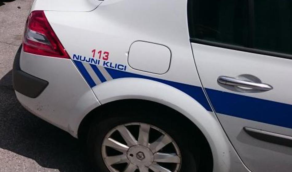 Policija ujela tatove, odtujili dve vreči rabljenih oblačil
