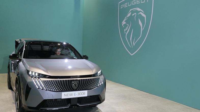 peugeot E-3008
