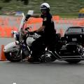 Policist na motorju