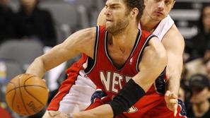 Nesterović je v zadnji sezoni v ligi NBA igral za Toronto. Povprečno je dosegal 
