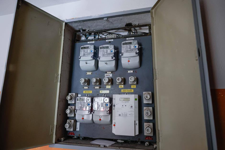 elektro števec, položnica za elektriko | Avtor: Saša Despot