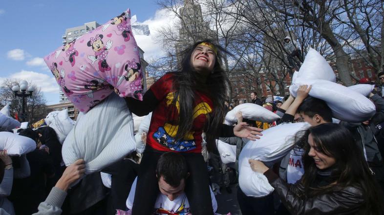 Mednarodni dan pretepanja z blazinami