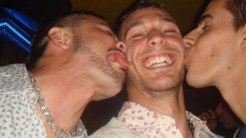 Xisco, nogometaš Newcastla, je bil "zasačen" pri poljubljanju z več moškimi.