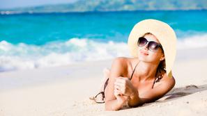 plaža morje ženska počitnice