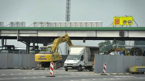 Cestninska postaja Log