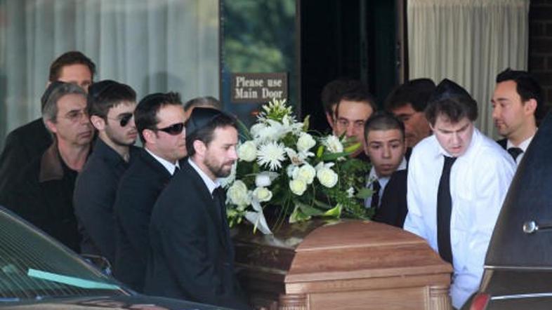 Pogreb je bil v kapeli Steeles Memorial Chapel v Torontu. (Foto: Pop Crunch)