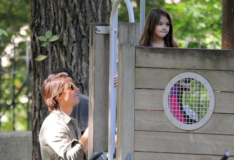 Tom Cruise s hčerko Suri raziskuje svet