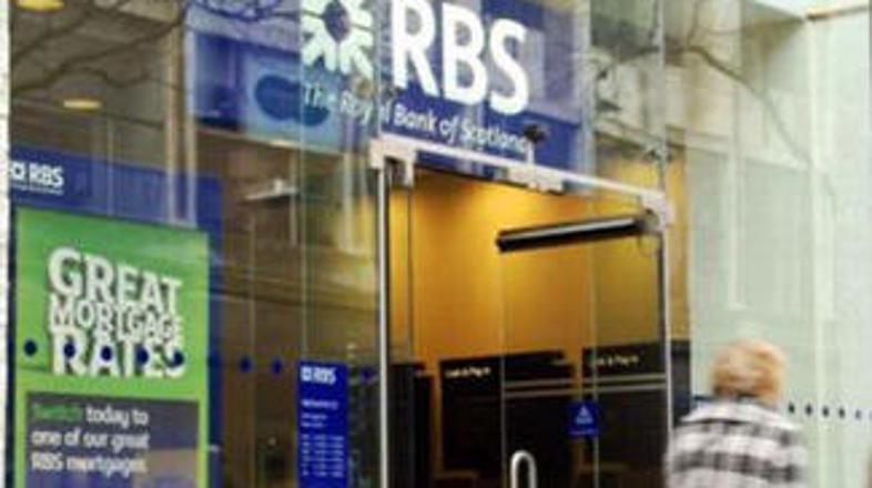 Hancock je s krajo denarja skušal pomagati strankam v finančni stiski.