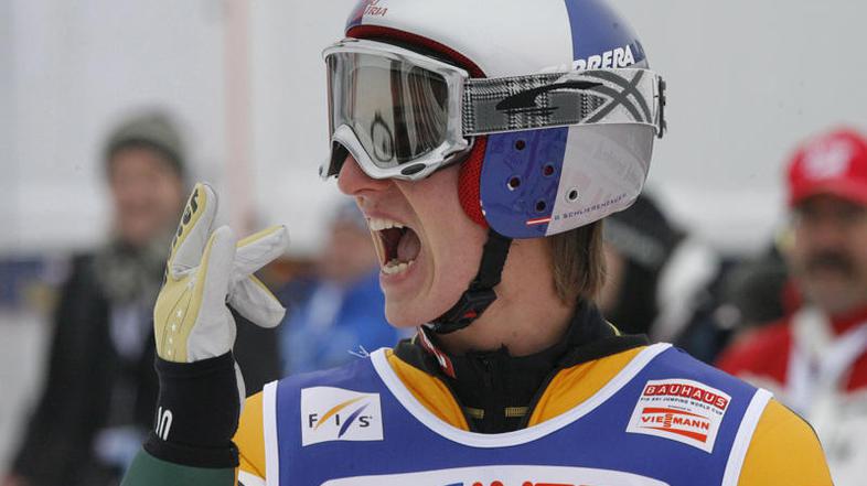 Gregor Schlierenzauer je dobil drugo tekmo v švicarskem Engelbergu. (Foto: EPA)